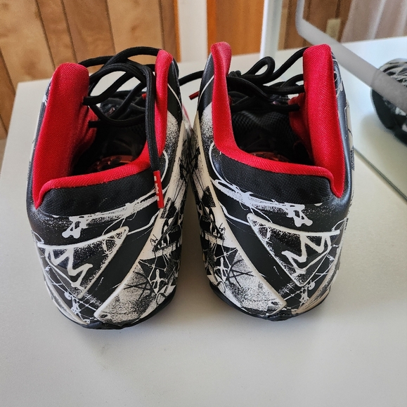 Nike LeBron 11 Graffiti size: 13 white/black- red logo - Picture 2 of 6